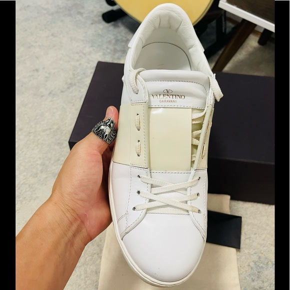 EUC Mens 8 Valentino Garavani Studded Open Low-Top Patent Leather Sneake White - Picture 9 of 16